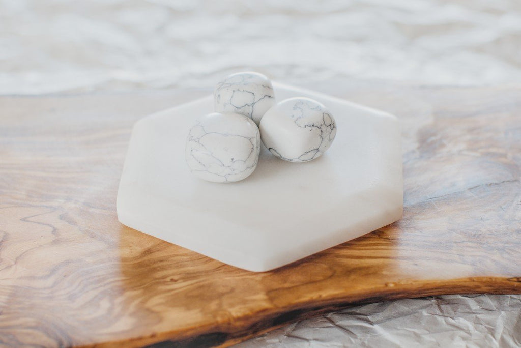 HOWLITE image 0