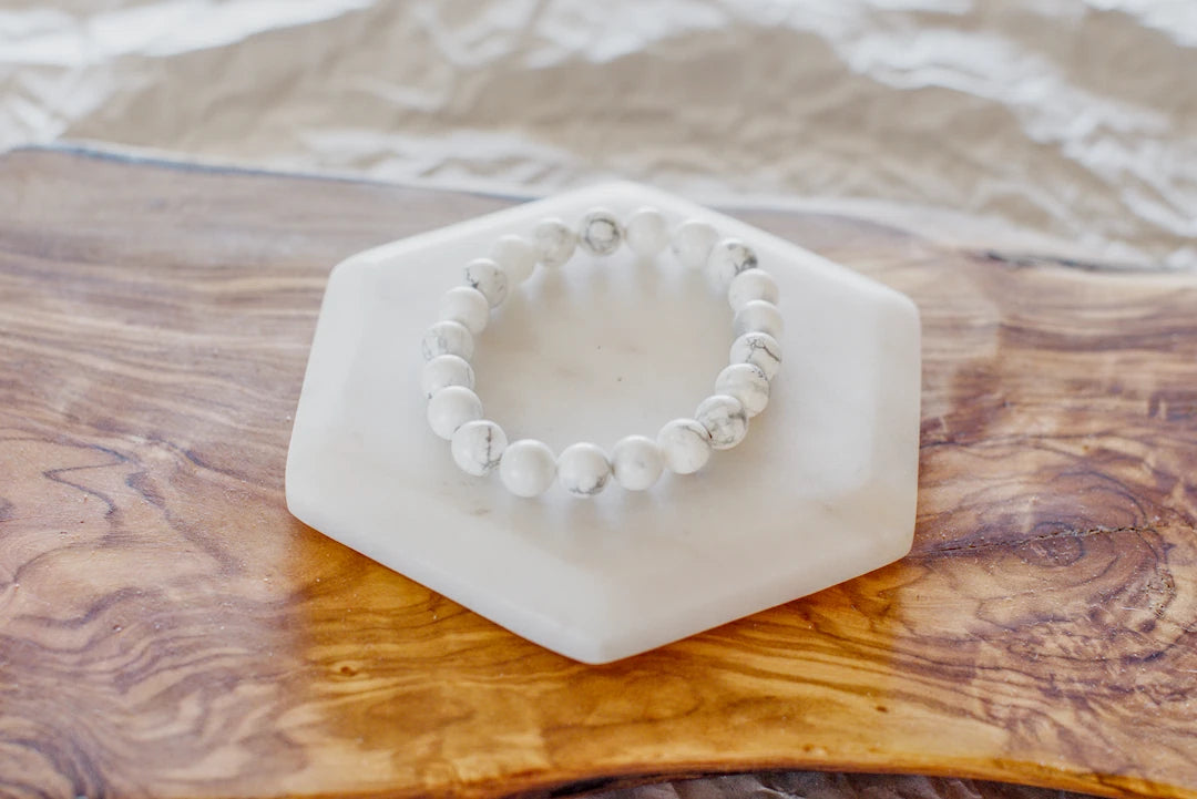 8mm HOWLITE BRACELET image 0