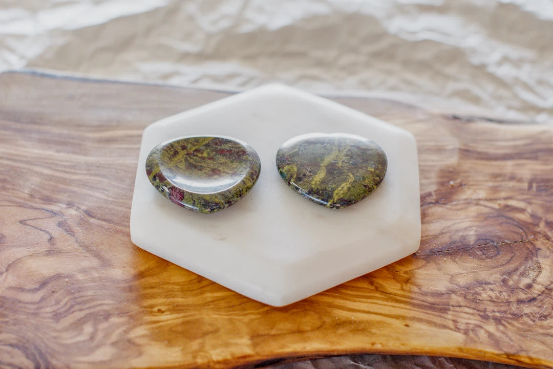 BLOODSTONE WORRY-STONE HEART image 0